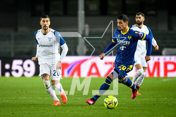 2023-02-06 - Verona's Fabio Depaoli in action against Lazio's Mattia Zaccagni - HELLAS VERONA FC VS SS LAZIO - ITALIAN SERIE A - SOCCER