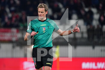 2023-02-06 - Daniele Chiffi (Referee) with the thumb up - AC MONZA VS UC SAMPDORIA - ITALIAN SERIE A - SOCCER
