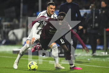 2023-02-07 - Junior Sambia of US Salernitana  competes for the ball with Nicolo Fagioli of Juventus FC  during the Serie A match between US Salernitana 1919 v Juventus FC  at Arechi  Stadium  - US SALERNITANA VS JUVENTUS FC - ITALIAN SERIE A - SOCCER
