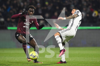 2023-02-07 - Norbert Gyomber of US Salernitana  competes for the ball with Angel Di Maria of Juventus FC  during the Serie A match between US Salernitana 1919 v Juventus FC  at Arechi  Stadium  - US SALERNITANA VS JUVENTUS FC - ITALIAN SERIE A - SOCCER