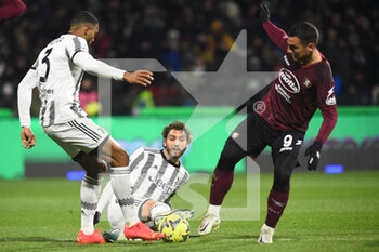 2023-02-07 - Federico Bonazzoli of US Salernitana  competes for the ball with Bremer of Juventus FC  during the Serie A match between US Salernitana 1919 v Juventus FC  at Arechi  Stadium  - US SALERNITANA VS JUVENTUS FC - ITALIAN SERIE A - SOCCER