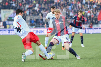 2023-02-12 - Jerdy Schouten (Bologna FC) and Matteo Pessina (AC Monza) in action - BOLOGNA FC VS AC MONZA - ITALIAN SERIE A - SOCCER