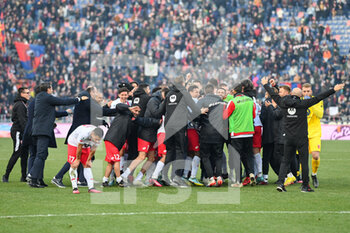 2023-02-12 - Monza  team celebrate the victory - BOLOGNA FC VS AC MONZA - ITALIAN SERIE A - SOCCER