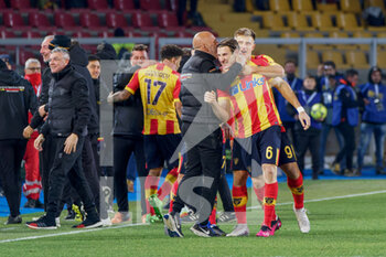 2023-02-11 - Federico Baschirotto (US Lecce) celebrates after scoring a goal with teammates - US LECCE VS AS ROMA - ITALIAN SERIE A - SOCCER