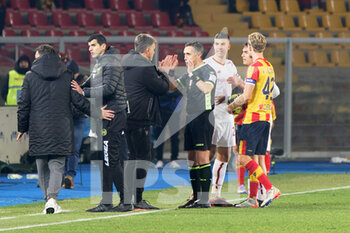 2023-02-11 - coach Marco Baroni (US Lecce) protests with the referee Gianluca Aureliano of Bologna - US LECCE VS AS ROMA - ITALIAN SERIE A - SOCCER