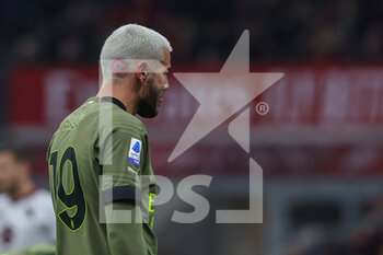 2023-02-10 - A smiley face is seen dyed into the bleached hair of Theo Hernandez of AC Milan during Serie A 2022/23 football match between AC Milan and Torino FC at San Siro Stadium, Milan, Italy on February 10, 2023 - AC MILAN VS TORINO FC - ITALIAN SERIE A - SOCCER