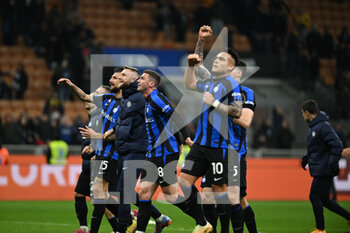 2023-02-18 - Team Inter Fc celebrating after victory during the Italian Serie A football match between Inter FC Internazionale Udinese Calcio on 18 of February 2023 at Giuseppe Meazza San Siro Siro stadium in Milan, Italy. Photo Tiziano Ballabio - INTER - FC INTERNAZIONALE VS UDINESE CALCIO - ITALIAN SERIE A - SOCCER
