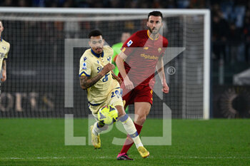 2023-02-19 - Cyril Ngonge (Hellas Verona)  Bryan Cristante (AS Roma)  during the Italian Football Championship League A 2022/2023 match between AS Roma vs Hellas Verona at the Olimpic Stadium in Rome  on 19 February 2023. - AS ROMA VS HELLAS VERONA - ITALIAN SERIE A - SOCCER