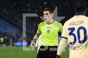2023-02-19 - Simone Sozza referee during the Italian Football Championship League A 2022/2023 match between AS Roma vs Hellas Verona at the Olimpic Stadium in Rome  on 19 February 2023. - AS ROMA VS HELLAS VERONA - ITALIAN SERIE A - SOCCER