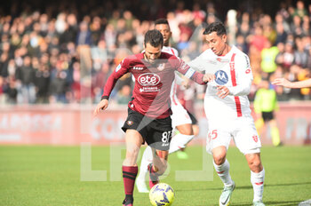 2023-02-26 - Antonio Candreva of US Salernitana  competes for the ball with Armando Izzo of US Monza  during the Serie A match between US Salernitana 1919 v AC Monza  at Stadio Arechi   - US SALERNITANA VS AC MONZA - ITALIAN SERIE A - SOCCER