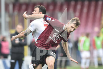 2023-02-26 - Andrea Petagna of US Monza competes for the ball with Norbert Gyomber of US Salernitana b during the Serie A match between US Salernitana 1919 v AC Monza  at Stadio Arechi   - US SALERNITANA VS AC MONZA - ITALIAN SERIE A - SOCCER