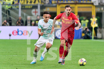 2023-03-05 - Giuseppe Pezzella (US Lecce) and Lautaro Marinez (FC Inter) - INTER - FC INTERNAZIONALE VS US LECCE - ITALIAN SERIE A - SOCCER