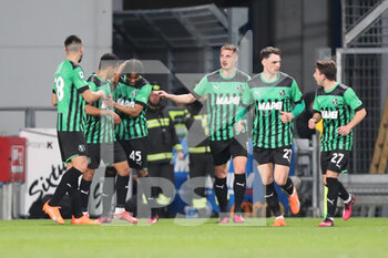 2023-03-06 - Armand Laurienté of U.S. Sassuolo Calcio celebrates after scoring a goal with his team mates during the Serie A match between U.S. Sassuolo Calcio and US Cremonese at Mapei Stadium-Città del Tricolore on March 6, 2023 in Reggio Emilia, Italy. - US SASSUOLO VS US CREMONESE - ITALIAN SERIE A - SOCCER