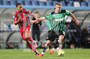2023-03-06 - Davide Frattesi of U.S. Sassuolo Calcio competes for the ball with Charles Pickel of U.S. Cremonese during the Serie A match between U.S. Sassuolo Calcio and US Cremonese at Mapei Stadium-Città del Tricolore on March 6, 2023 in Reggio Emilia, Italy. - US SASSUOLO VS US CREMONESE - ITALIAN SERIE A - SOCCER