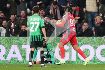 2023-03-06 - Cyriel Dessers of U.S. Cremonese celebrates after scoring a goal during the Serie A match between U.S. Sassuolo Calcio and US Cremonese at Mapei Stadium-Città del Tricolore on March 6, 2023 in Reggio Emilia, Italy. - US SASSUOLO VS US CREMONESE - ITALIAN SERIE A - SOCCER