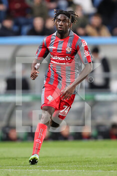 2023-03-06 - Frank Tsadjout of U.S. Cremonese in action during the Serie A match between U.S. Sassuolo Calcio and US Cremonese at Mapei Stadium-Città del Tricolore on March 6, 2023 in Reggio Emilia, Italy. - US SASSUOLO VS US CREMONESE - ITALIAN SERIE A - SOCCER