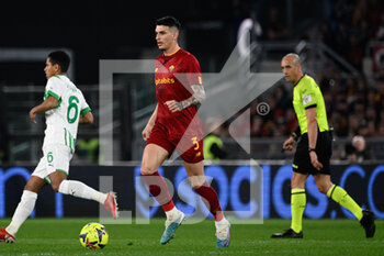 2023-03-12 - Roger Ibanez (AS Roma)  during the Italian Football Championship League A 2022/2023 match between AS Roma vs US Sassuolo at the Olimpic Stadium in Rome  on 12 March 2023. - AS ROMA VS US SASSUOLO - ITALIAN SERIE A - SOCCER