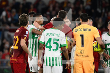 2023-03-12 - brawl between players on the field during the Italian Football Championship League A 2022/2023 match between AS Roma vs US Sassuolo at the Olimpic Stadium in Rome  on 12 March 2023. - AS ROMA VS US SASSUOLO - ITALIAN SERIE A - SOCCER