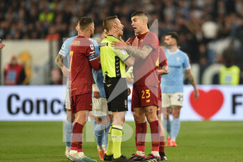 2023-03-19 - ROME, ITALY - March 19: The Referee Davide Massa gestures at the players  during the Italian Serie A soccer  match between SS Lazio and AS Roma   Stadio Olimpico  on March 19,2023 in Rome, Italy. - SS LAZIO VS AS ROMA - ITALIAN SERIE A - SOCCER