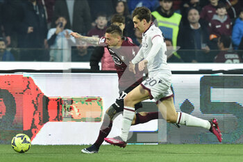 18/03/2023 - Jerdy Schouten of Bologna FC  competes for the ball with Tonny Vilhena of US Salernitana   during the Serie A match between US Salernitana 1919 v  Bologna FC  at Arechi  Stadium  - US SALERNITANA VS BOLOGNA FC - SERIE A - CALCIO