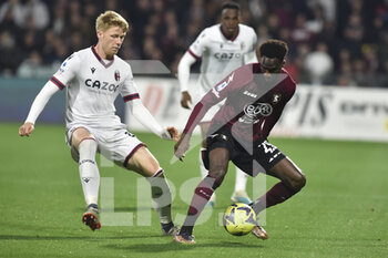 18/03/2023 - Norbert Gyomber of US Salernitana competes for the ball with Jerdy Schouten of Bologna FC   during the Serie A match between US Salernitana 1919 v  Bologna FC  at Arechi  Stadium  - US SALERNITANA VS BOLOGNA FC - SERIE A - CALCIO