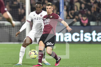 18/03/2023 - Krzysztof Piatek of US Salernitana  competes for the ball with Jhon Lucumí of Bologna FC   during the Serie A match between US Salernitana 1919 v  Bologna FC  at Arechi  Stadium  - US SALERNITANA VS BOLOGNA FC - SERIE A - CALCIO