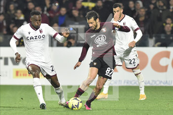 18/03/2023 - Antonio Candreva of US Salernitana  competes for the ball with Jhon Lucumí of Bologna FC   during the Serie A match between US Salernitana 1919 v  Bologna FC  at Arechi  Stadium  - US SALERNITANA VS BOLOGNA FC - SERIE A - CALCIO