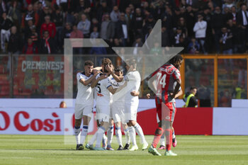 2023-04-01 - Atalanta celebrate the goal scored by Marteen De Roon  - US CREMONESE VS ATALANTA BC - ITALIAN SERIE A - SOCCER