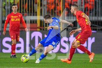 2023-04-03 - Empoli's Razvan Marin fights for the ball against Lecce's Alexis Blin - EMPOLI FC VS US LECCE - ITALIAN SERIE A - SOCCER