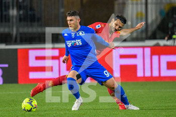 2023-04-03 - Empoli's Roberto Piccoli hampered by Lecce's Alessandro Tuia - EMPOLI FC VS US LECCE - ITALIAN SERIE A - SOCCER