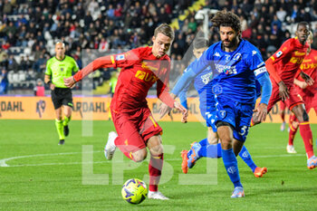2023-04-03 - Lecce's Thorir Johann Helgason hampered by Empoli's Sebastiano Luperto - EMPOLI FC VS US LECCE - ITALIAN SERIE A - SOCCER