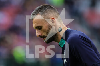2023-04-01 - Marcelo Brozovic of FC Internazionale looks on during Serie A 2022/23 football match between FC Internazionale and ACF Fiorentina at Giuseppe Meazza Stadium, Milan, Italy on April 01, 2023 - INTER - FC INTERNAZIONALE VS ACF FIORENTINA - ITALIAN SERIE A - SOCCER