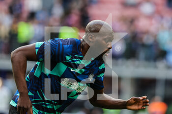 2023-04-01 - Romelu Lukaku of FC Internazionale warms up during Serie A 2022/23 football match between FC Internazionale and ACF Fiorentina at Giuseppe Meazza Stadium, Milan, Italy on April 01, 2023 - INTER - FC INTERNAZIONALE VS ACF FIORENTINA - ITALIAN SERIE A - SOCCER