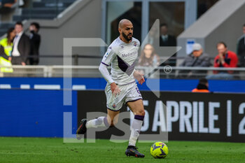 2023-04-01 - Riccardo Saponara of ACF Fiorentina in action during Serie A 2022/23 football match between FC Internazionale and ACF Fiorentina at Giuseppe Meazza Stadium, Milan, Italy on April 01, 2023 - INTER - FC INTERNAZIONALE VS ACF FIORENTINA - ITALIAN SERIE A - SOCCER