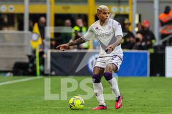 2023-04-01 - Dodo of ACF Fiorentina in action during Serie A 2022/23 football match between FC Internazionale and ACF Fiorentina at Giuseppe Meazza Stadium, Milan, Italy on April 01, 2023 - INTER - FC INTERNAZIONALE VS ACF FIORENTINA - ITALIAN SERIE A - SOCCER