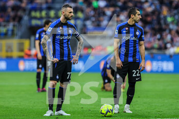 2023-04-01 - Marcelo Brozovic of FC Internazionale in action during Serie A 2022/23 football match between FC Internazionale and ACF Fiorentina at Giuseppe Meazza Stadium, Milan, Italy on April 01, 2023 - INTER - FC INTERNAZIONALE VS ACF FIORENTINA - ITALIAN SERIE A - SOCCER