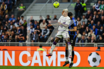 2023-04-01 - Dodo of ACF Fiorentina and Raoul Bellanova of FC Internazionale in action during Serie A 2022/23 football match between FC Internazionale and ACF Fiorentina at Giuseppe Meazza Stadium, Milan, Italy on April 01, 2023 - INTER - FC INTERNAZIONALE VS ACF FIORENTINA - ITALIAN SERIE A - SOCCER