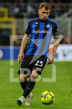 2023-04-01 - Nicolo Barella of FC Internazionale in action during Serie A 2022/23 football match between FC Internazionale and ACF Fiorentina at Giuseppe Meazza Stadium, Milan, Italy on April 01, 2023 - INTER - FC INTERNAZIONALE VS ACF FIORENTINA - ITALIAN SERIE A - SOCCER