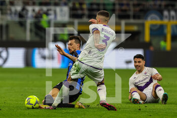 2023-04-01 - Francesco Acerbi of FC Internazionale competes for the ball with Cristiano Biraghi of ACF Fiorentina during Serie A 2022/23 football match between FC Internazionale and ACF Fiorentina at Giuseppe Meazza Stadium, Milan, Italy on April 01, 2023 - INTER - FC INTERNAZIONALE VS ACF FIORENTINA - ITALIAN SERIE A - SOCCER