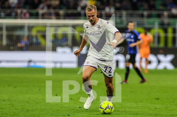 2023-04-01 - Antonin Barak of ACF Fiorentina in action during Serie A 2022/23 football match between FC Internazionale and ACF Fiorentina at Giuseppe Meazza Stadium, Milan, Italy on April 01, 2023 - INTER - FC INTERNAZIONALE VS ACF FIORENTINA - ITALIAN SERIE A - SOCCER