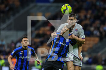 2023-04-01 - Edin Dzeko of FC Internazionale competes for the ball with Cristiano Biraghi of ACF Fiorentina during Serie A 2022/23 football match between FC Internazionale and ACF Fiorentina at Giuseppe Meazza Stadium, Milan, Italy on April 01, 2023 - INTER - FC INTERNAZIONALE VS ACF FIORENTINA - ITALIAN SERIE A - SOCCER