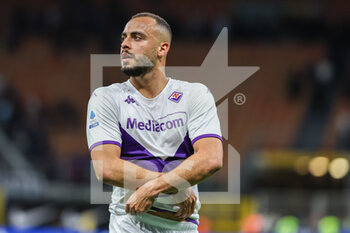 2023-04-01 - Arthur Cabral of ACF Fiorentina celebrates the victory at the end of the match during Serie A 2022/23 football match between FC Internazionale and ACF Fiorentina at Giuseppe Meazza Stadium, Milan, Italy on April 01, 2023 - INTER - FC INTERNAZIONALE VS ACF FIORENTINA - ITALIAN SERIE A - SOCCER