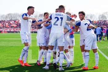 2023-04-02 - Pedro (SS Lazio) celebrates the goal with his mates - AC MONZA VS SS LAZIO - ITALIAN SERIE A - SOCCER