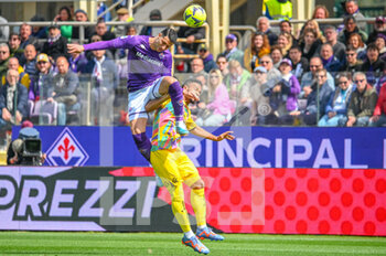2023-04-08 - header of Fiorentina's Rolando Mandragora against Spezia's Kelvin Amian - ACF FIORENTINA VS SPEZIA CALCIO - ITALIAN SERIE A - SOCCER