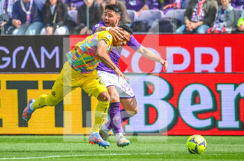 2023-04-08 - Fiorentina's Riccardo Sottil is fouled by Spezia's Kelvin Amian - ACF FIORENTINA VS SPEZIA CALCIO - ITALIAN SERIE A - SOCCER