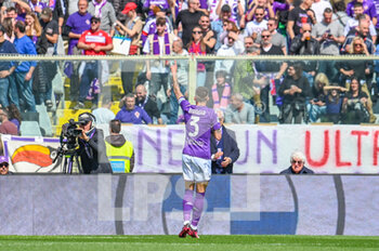 2023-04-08 - Fiorentina's Cristiano Biraghi celebrates after scoring the 1-0 goal - ACF FIORENTINA VS SPEZIA CALCIO - ITALIAN SERIE A - SOCCER