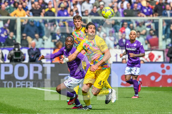2023-04-08 - Spezia's Dimitrios Nikolaou fights for the ball against Fiorentina's Jonathan Ikonè - ACF FIORENTINA VS SPEZIA CALCIO - ITALIAN SERIE A - SOCCER