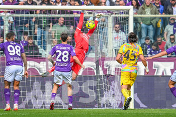 2023-04-08 - Spezia's Bartlomiej Dragoswski saves a goal - ACF FIORENTINA VS SPEZIA CALCIO - ITALIAN SERIE A - SOCCER
