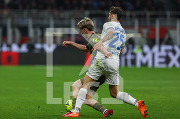 2023-04-07 - Alexis Saelemaekers of AC Milan competes for the ball with Filippo Bandinelli of Empoli FC during Serie A 2022/23 football match between AC Milan and Empoli FC at San Siro Stadium, Milan, Italy on April 07, 2023 - AC MILAN VS EMPOLI FC - ITALIAN SERIE A - SOCCER