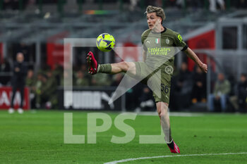 2023-04-07 - Alexis Saelemaekers of AC Milan in action during Serie A 2022/23 football match between AC Milan and Empoli FC at San Siro Stadium, Milan, Italy on April 07, 2023 - AC MILAN VS EMPOLI FC - ITALIAN SERIE A - SOCCER